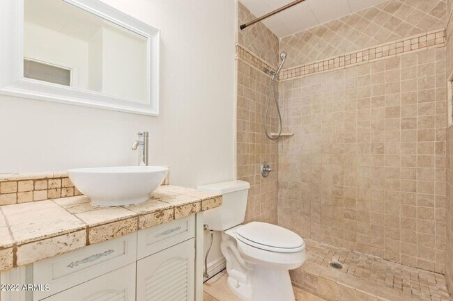Building Photo - Great Location in Scottsdale!  2 bedroom, 1.5 bath, community pool