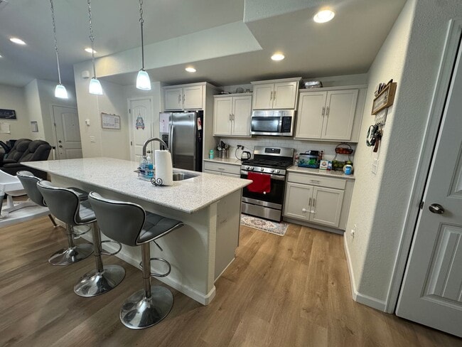 Building Photo - Stylish 3-Bedroom Townhome with Mountain Views & 2-Car Garage