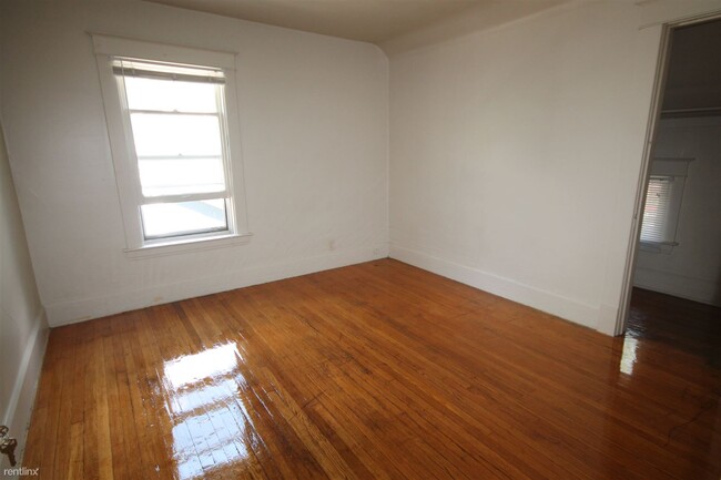 Building Photo - 3 br, 1.5 bath House - 729 W Vine St 6 mon...