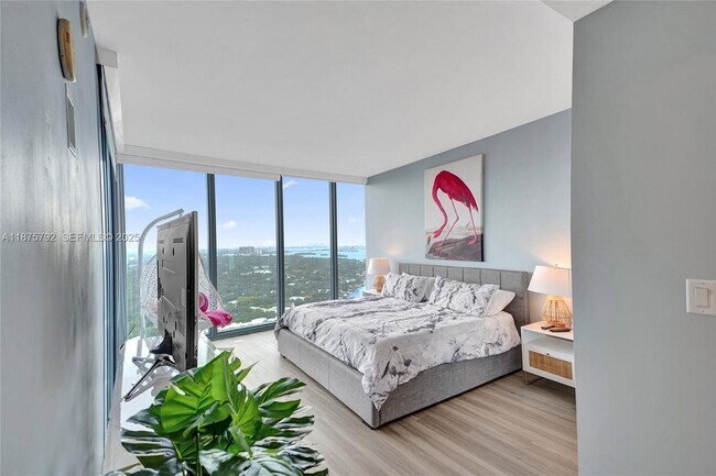 Building Photo - 601 NE 36th St