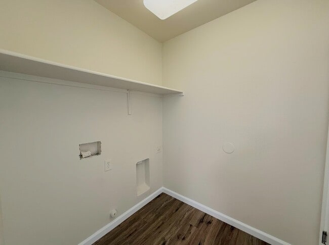 Building Photo - 1330 Riverside Ct