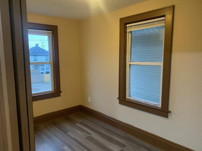 Building Photo - 575 E Kossuth St