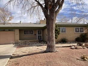 Building Photo - 712 Cagua Dr NE