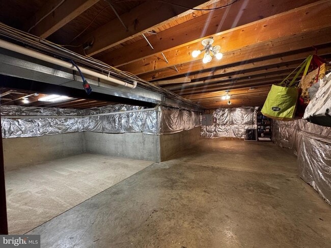 Building Photo - 23063 Pembrook Dr