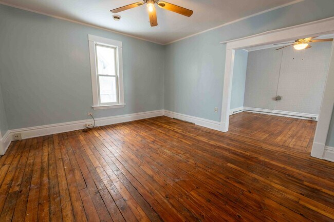 Building Photo - 300-302 Spencer