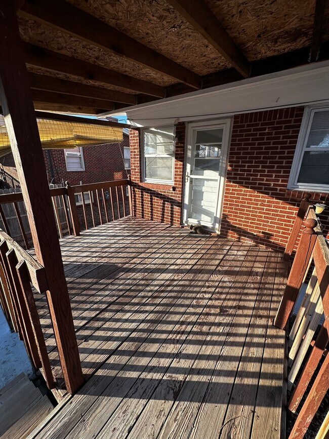 Building Photo - Recently Remodeled 3 Bed 2 Bath with Additional Finished Room