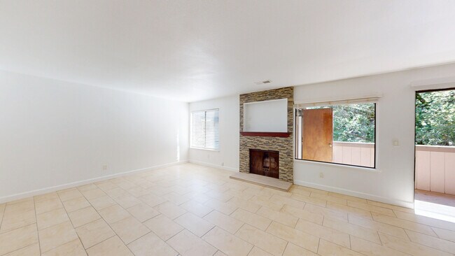 Building Photo - 37-1 Clay Ct-37