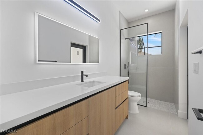 Building Photo - 4333 SW 16th Pl