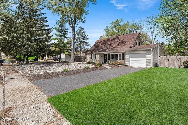 Building Photo - 88 Almond Dr