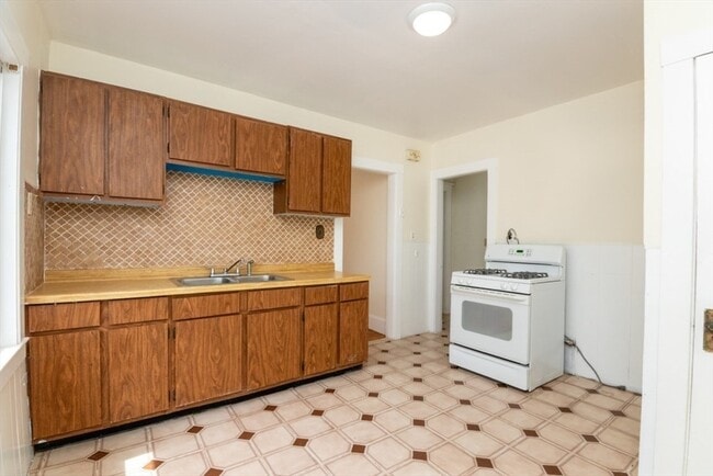 Building Photo - 57 Ardale St