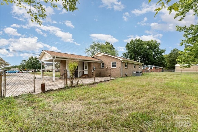 Building Photo - 14013 Eastfield Rd