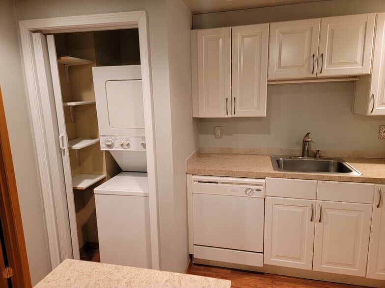 Building Photo - 9330 15th St SE