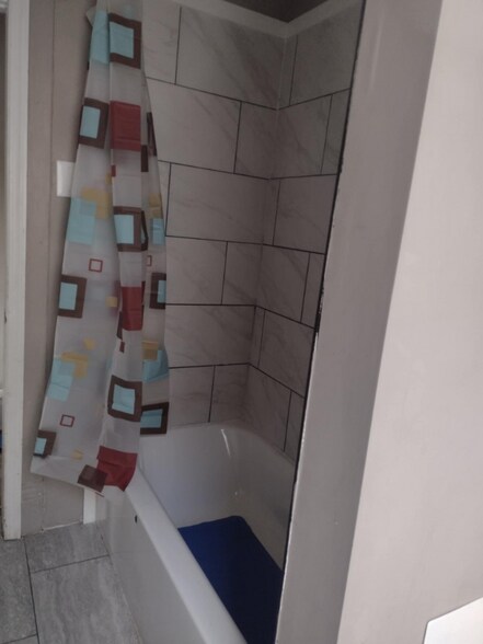 Building Photo - 869 Kenneth Ave