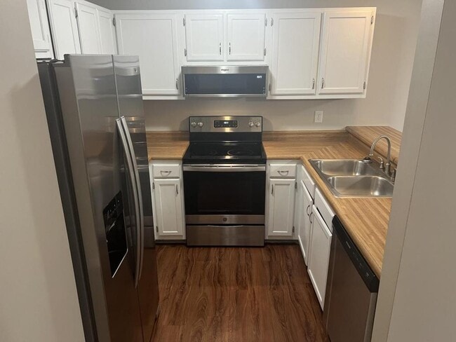 Building Photo - 1904 Tryon Dr