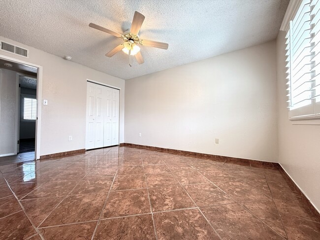 Building Photo - 9321 Sorbonne Dr
