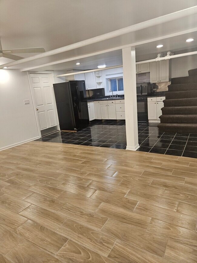 Building Photo - 4839 N Lawndale Ave