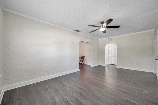 Building Photo - 4000 10th Ave N