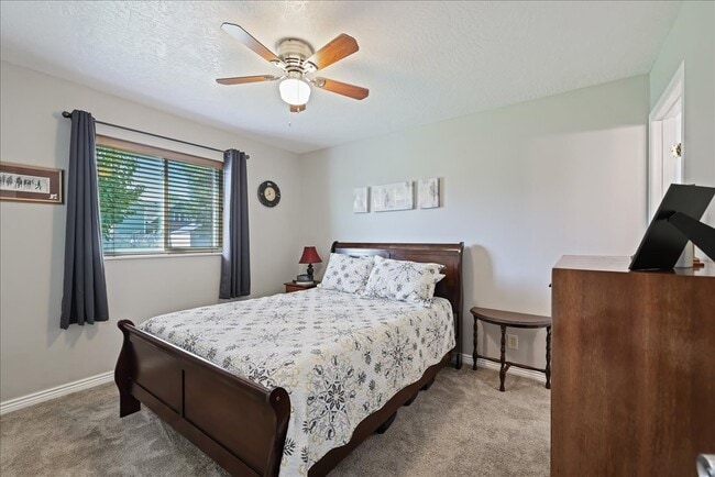 Building Photo - 20 10th Ave N