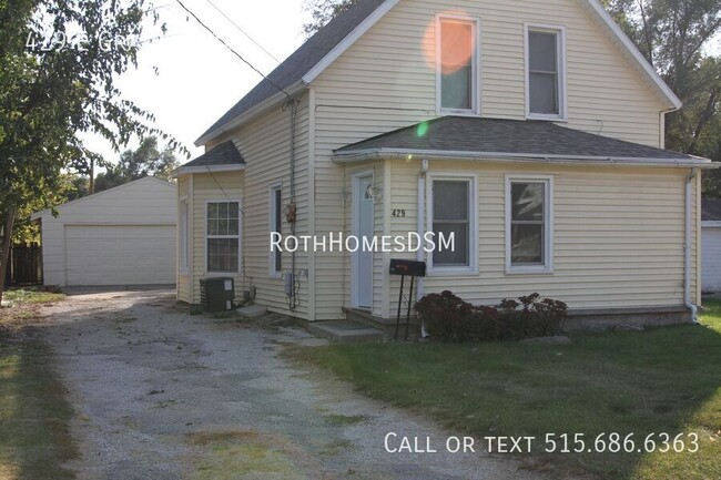 Building Photo - 3 Bedroom 2 Bath 2 Car Garage Large 1 1/2 ...