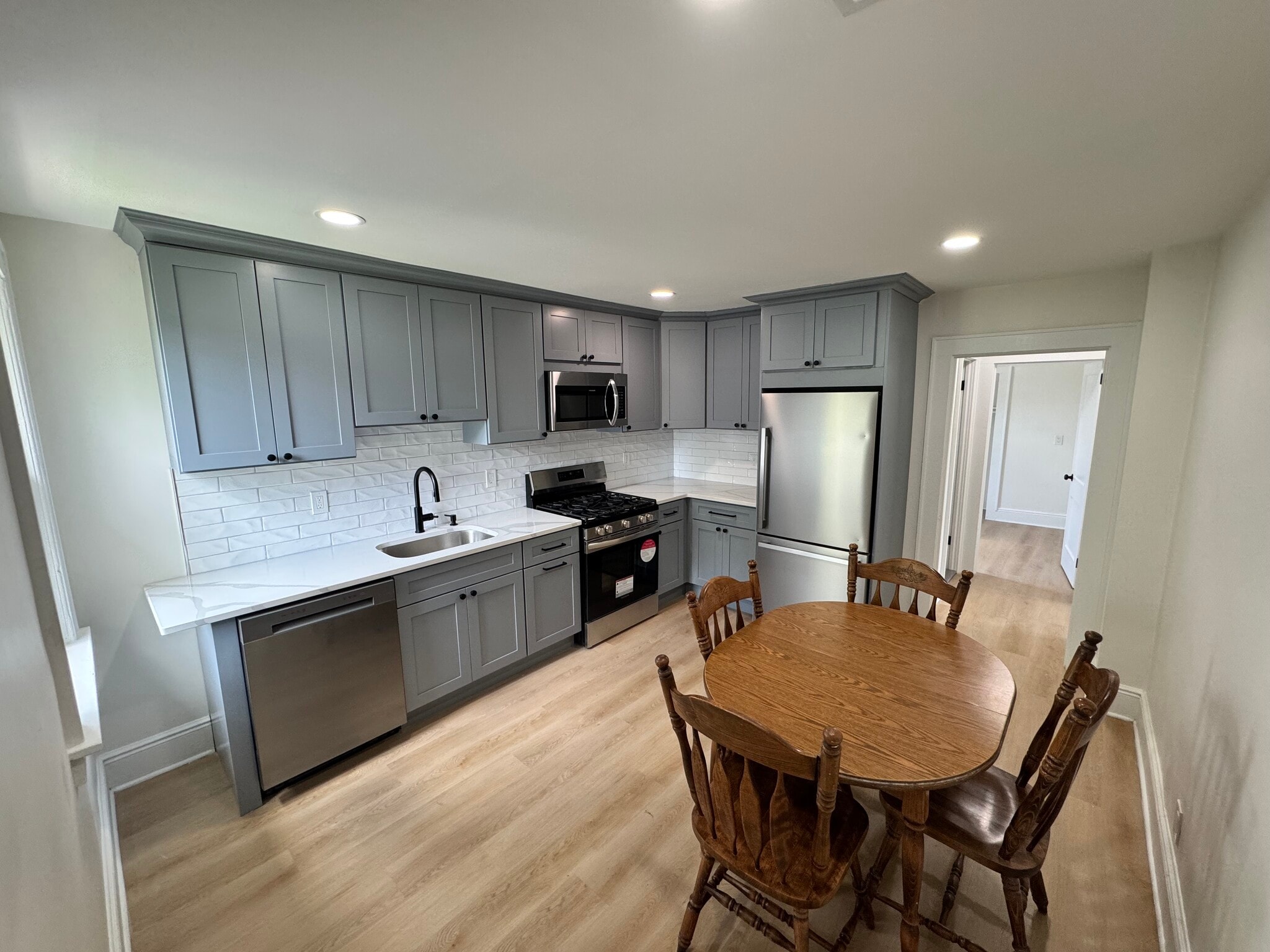 Building Photo - 41 Marinus St