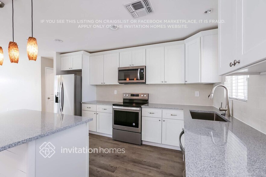 Building Photo - 934 E Loma Vista Dr