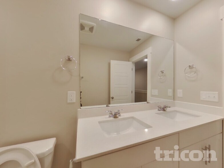 Building Photo - 427 Wind Dance Dr