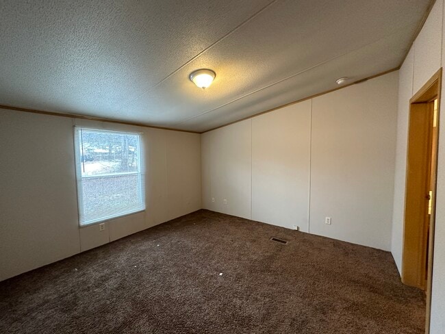 Building Photo - 19 Barnhart Ln