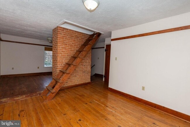 Building Photo - 562 Smithfield Ln