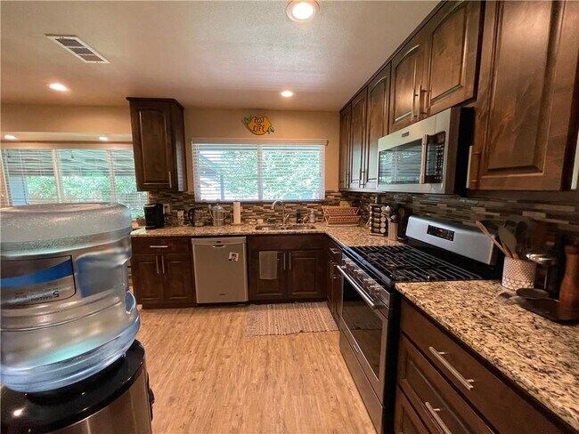 Building Photo - 7110 Whispering Winds Dr