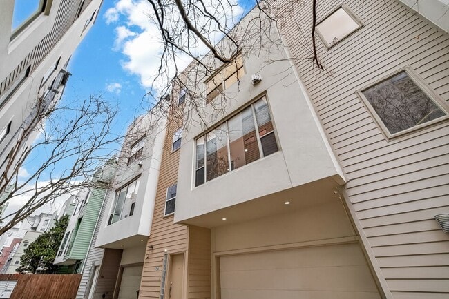 Building Photo - 724 Ruthven St