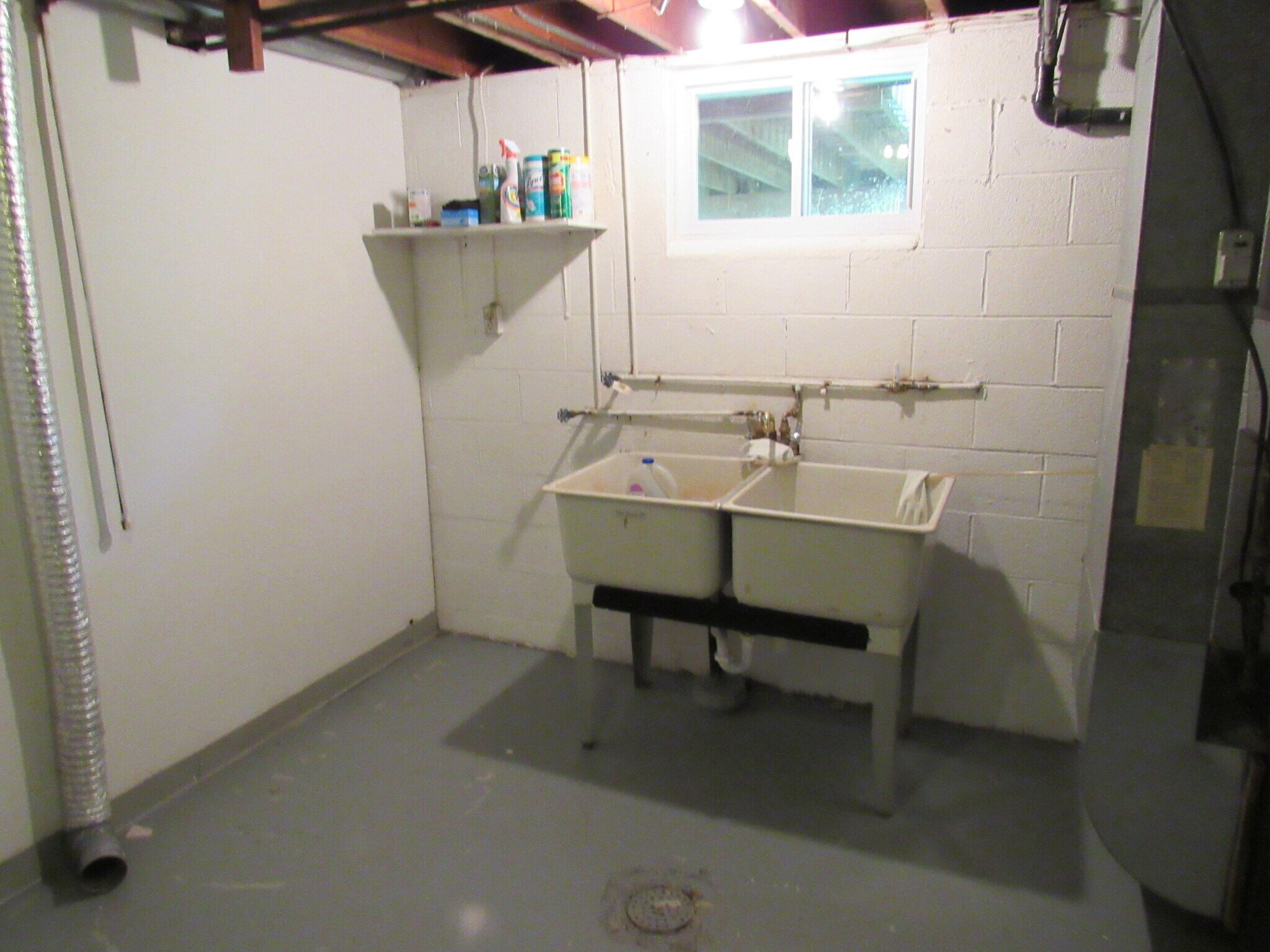 Lg.Laundry for Gas or Elec Dryer - 124 Treeview Dr