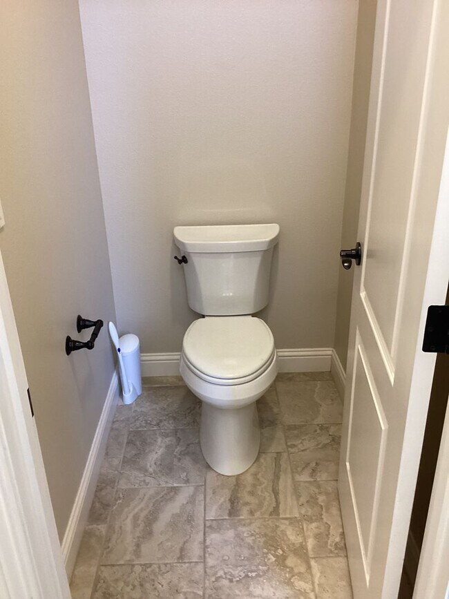 Building Photo - Beautiful Newer Rice Ranch Single Story Ho...
