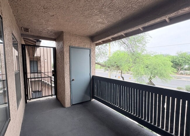 Building Photo - Lovely 2 Bedroom Condominium