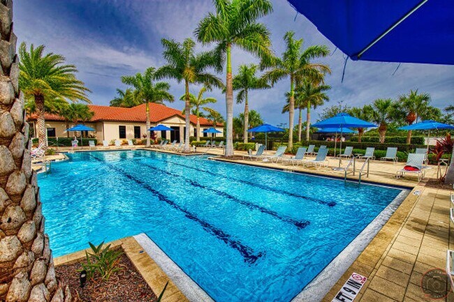 Building Photo - Annual Unfurnished 2 Bedroom 2 Bathroom First Floor Condo with 1 Car Garage in Sarasota National!