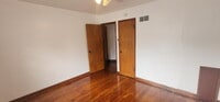 Building Photo - ** MOVE-IN SPECIAL. Half Off 1st Months Rent**
1 5 a Half-Bedroom Apartment with Bonus Room & Ref...