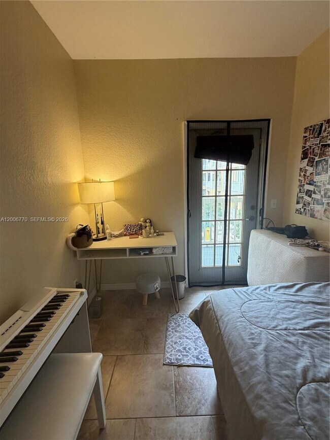 Building Photo - 860 N Orange Ave