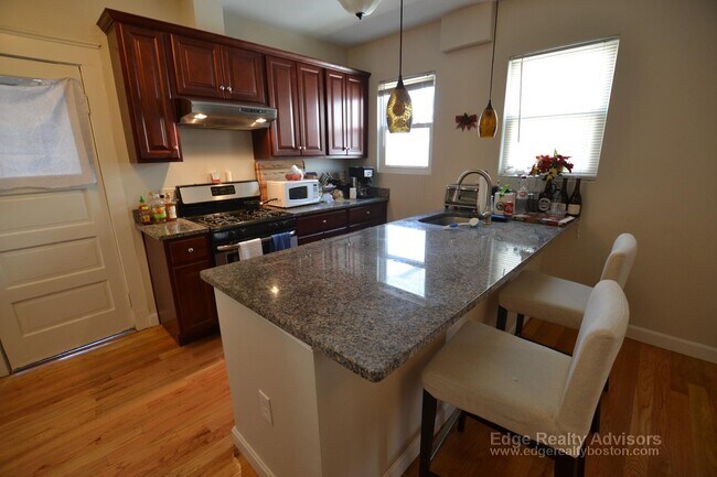 Primary Photo - 42 Litchfield St