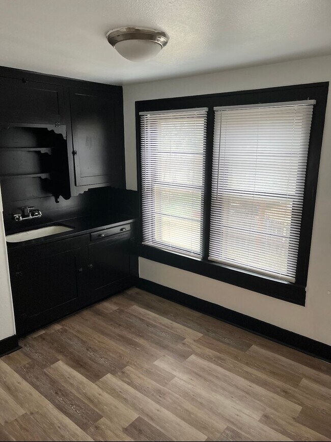 Building Photo - KC-1209 Bawcom