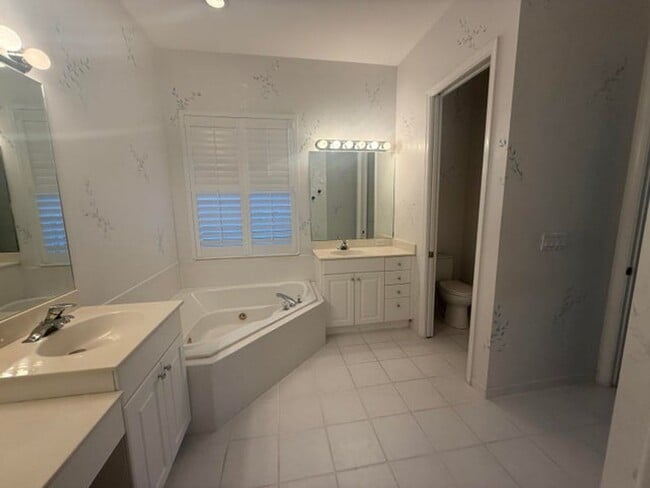 Building Photo - 9041 Bay Harbour Cir