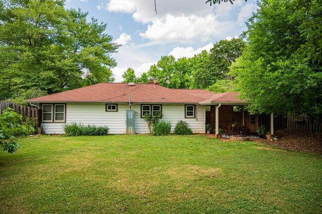 Building Photo - Charming 2-Bedroom Home with Cozy Living S...