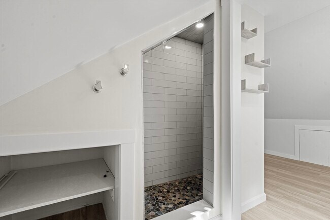 Building Photo - 7 Sweetser Ave