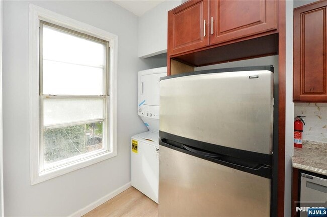 Building Photo - 124 Tuers Ave