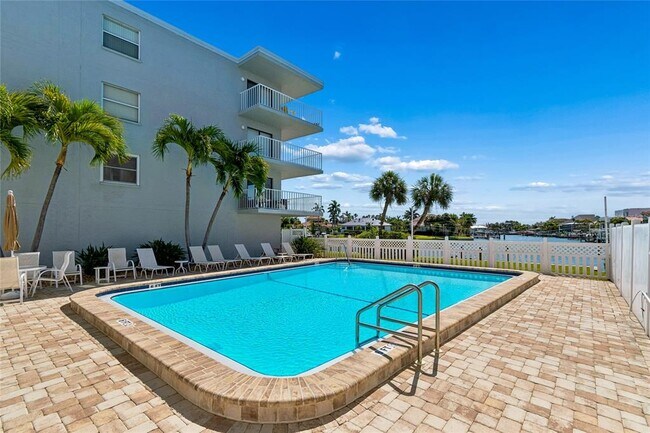 Building Photo - 719 Pinellas Bayway S
