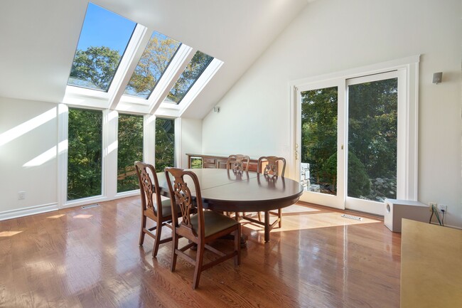 Building Photo - 388 Taconic Rd