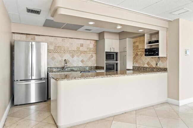 Building Photo - 111 N Pompano Beach Blvd