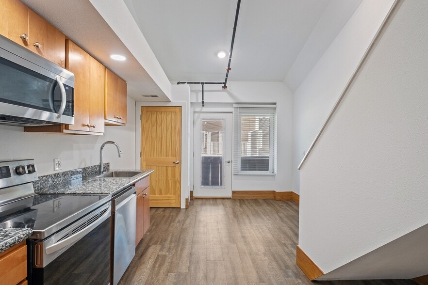 Building Photo - Georgetown West