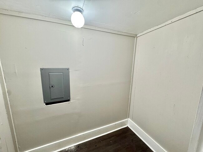 Building Photo - 1584 Rayburn St