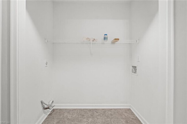 Building Photo - 714 Sutherland Dr