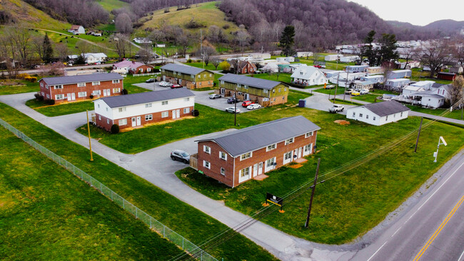 Primary Photo - Hickory Hills Townhomes