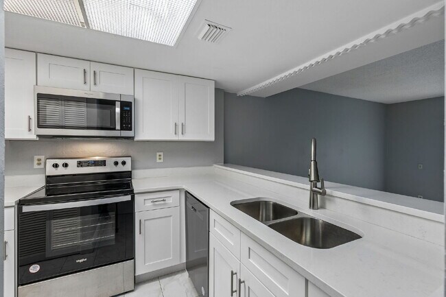 Building Photo - Fully Renovated 2-Bedroom Condo—Just 1 Mile from Universal!
